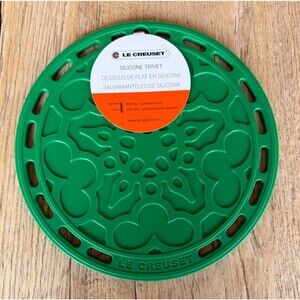 NEW Le Creuset 8in Round Silicone French Trivet Hot Pad Gripper Bamboo Green